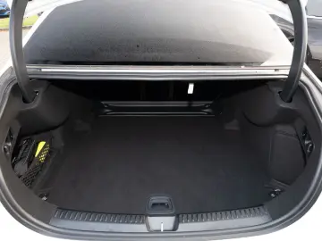 MERCEDES-BENZ E 200 Limousine SpurW ParkAss. LED SpurH Navi