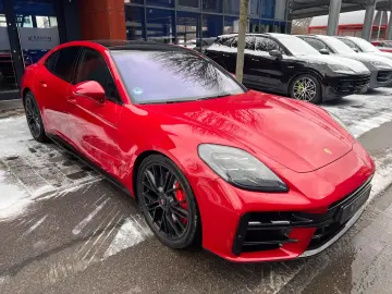 PORSCHE Panamera GTS · Burmester · Panorama · Hinterachs