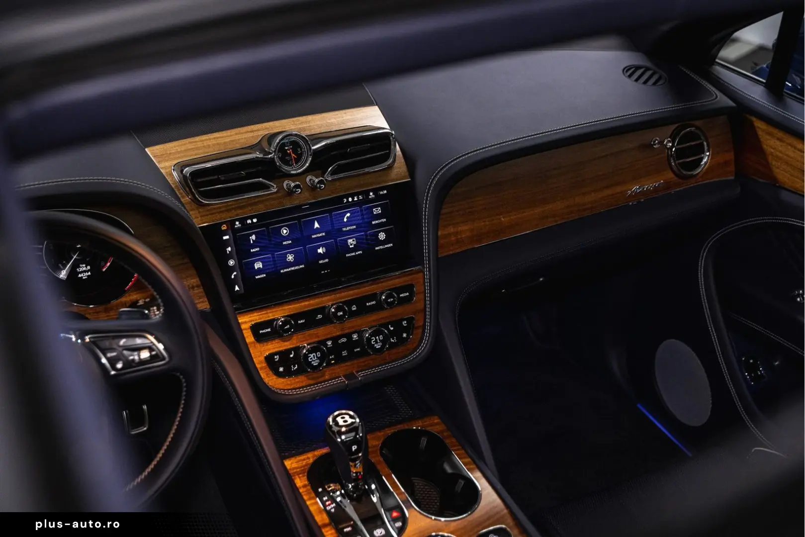 BENTLEY Bentayga EWB Azure V8  Touring Spec Comfort Spec