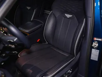 BENTLEY Bentayga EWB Azure V8  Touring Spec Comfort Spec