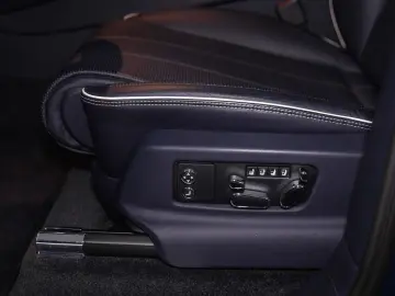 BENTLEY Bentayga EWB Azure V8  Touring Spec Comfort Spec