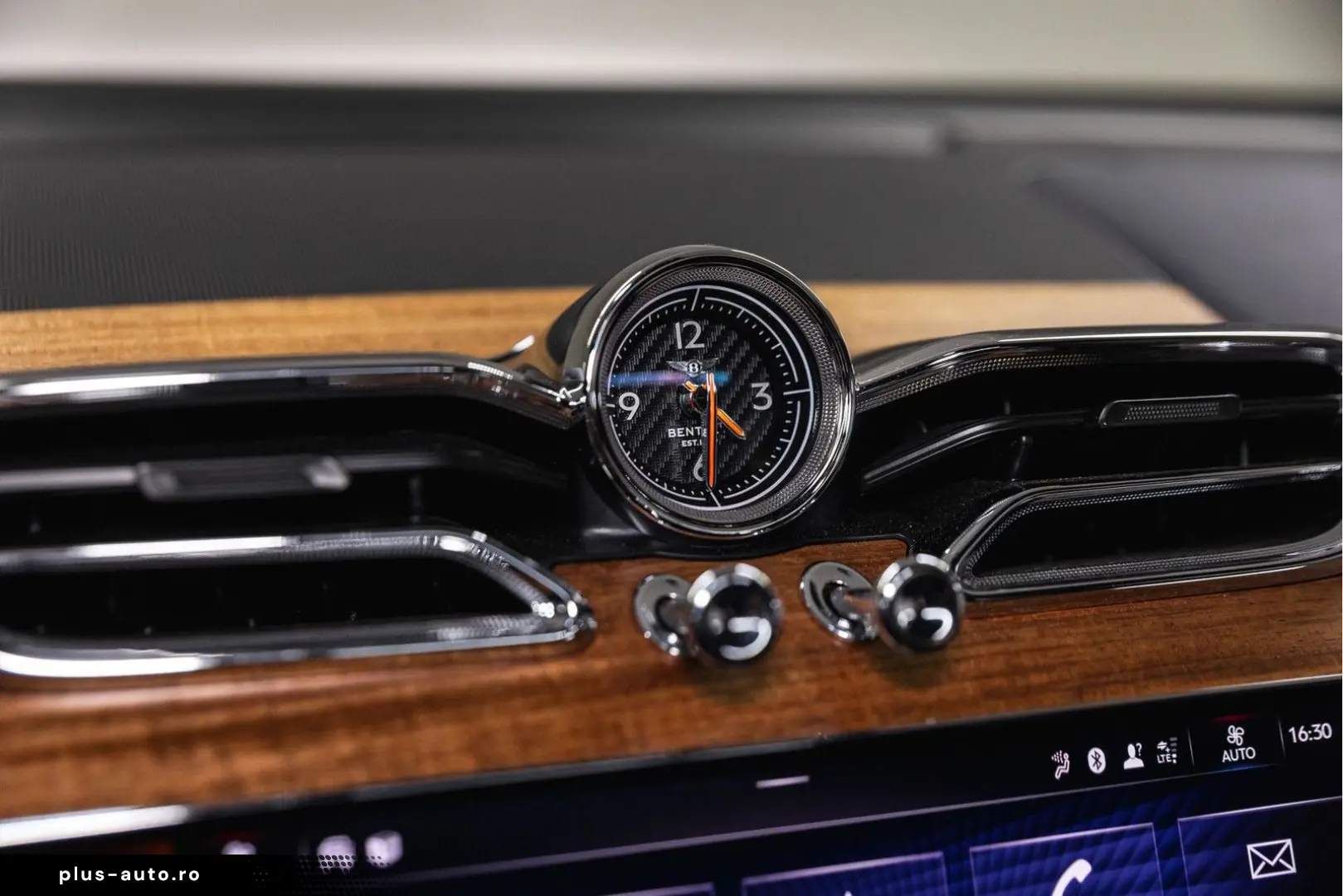 BENTLEY Bentayga EWB Azure V8  Touring Spec Comfort Spec