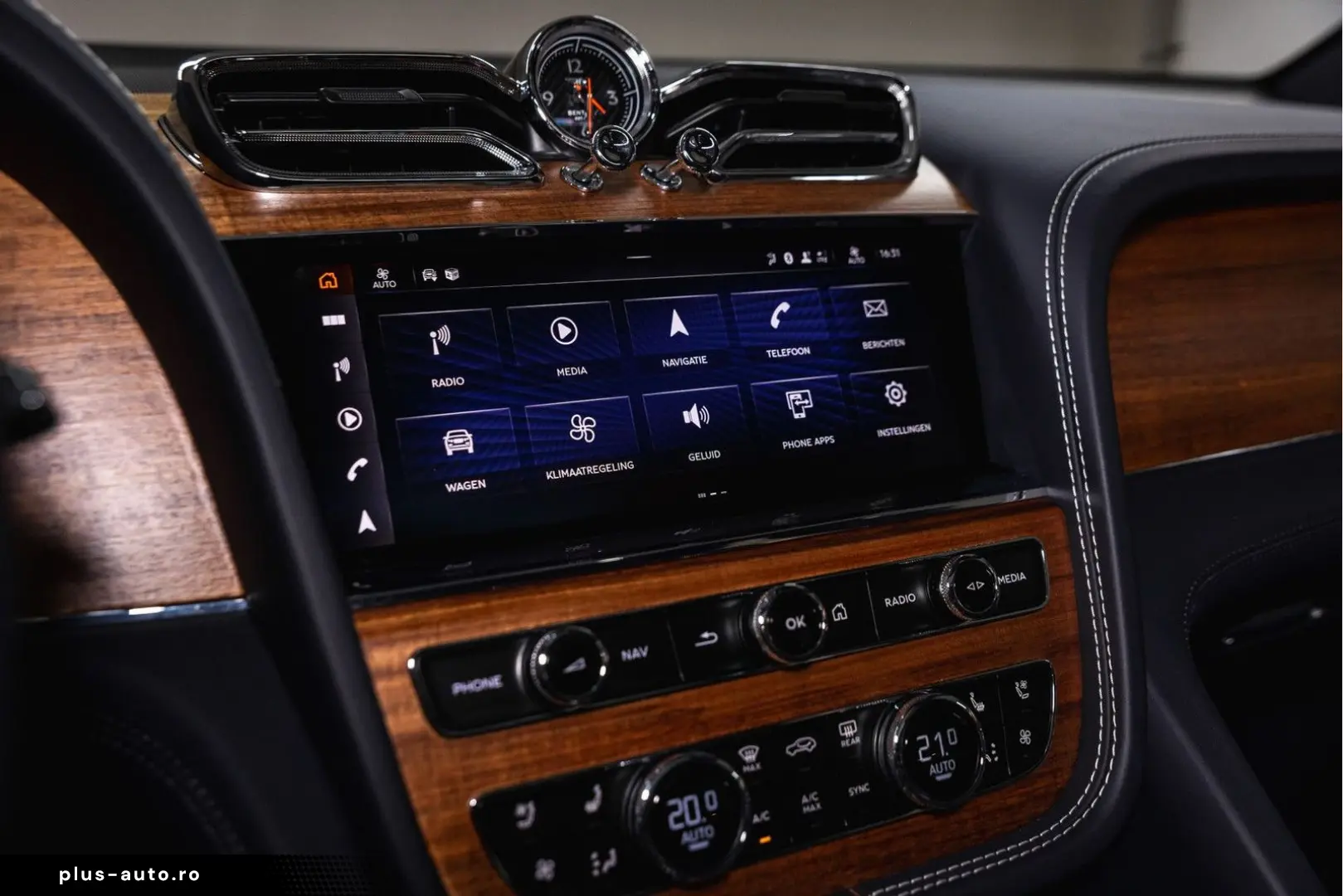 BENTLEY Bentayga EWB Azure V8  Touring Spec Comfort Spec