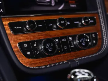 BENTLEY Bentayga EWB Azure V8  Touring Spec Comfort Spec