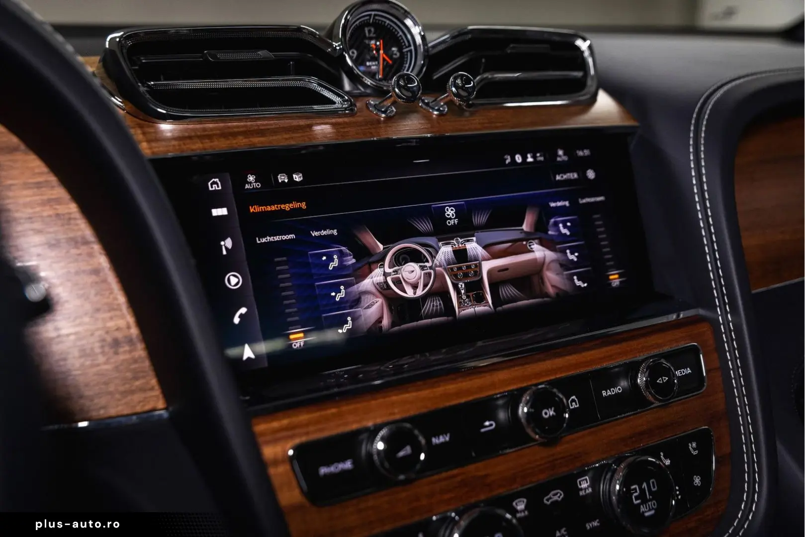 BENTLEY Bentayga EWB Azure V8  Touring Spec Comfort Spec