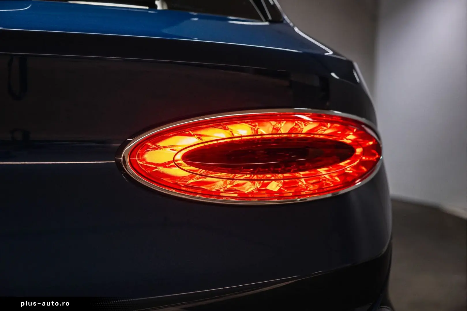 BENTLEY Bentayga EWB Azure V8  Touring Spec Comfort Spec