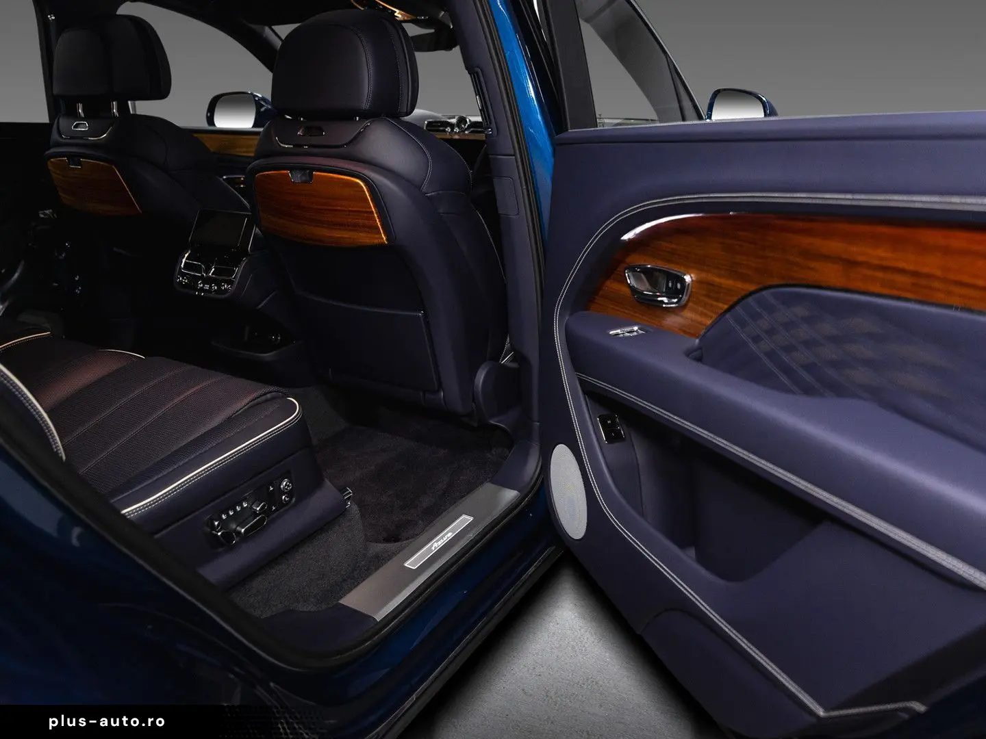 BENTLEY Bentayga EWB Azure V8  Touring Spec Comfort Spec