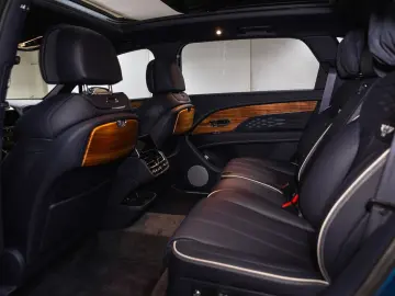 BENTLEY Bentayga EWB Azure V8  Touring Spec Comfort Spec