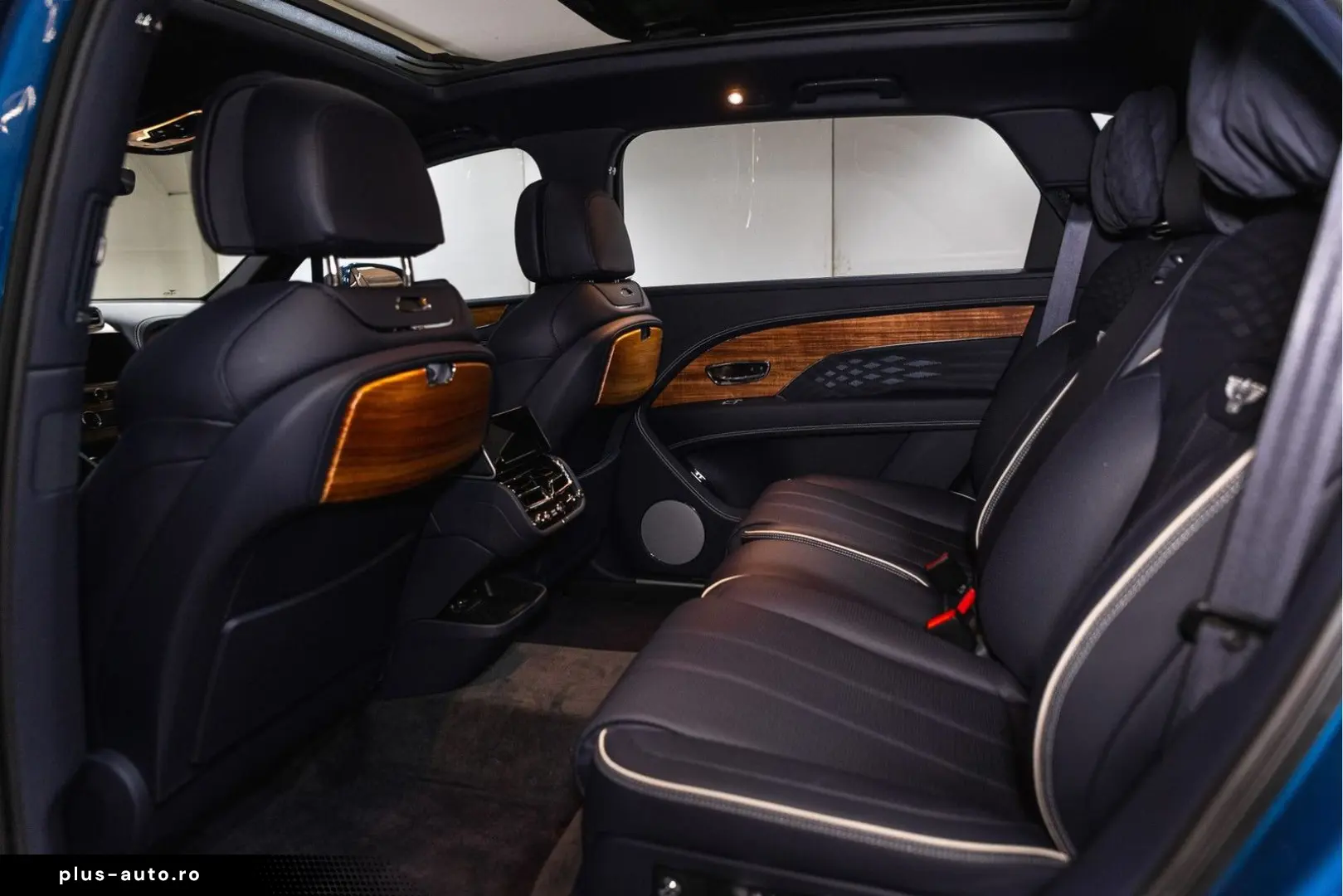 BENTLEY Bentayga EWB Azure V8  Touring Spec Comfort Spec