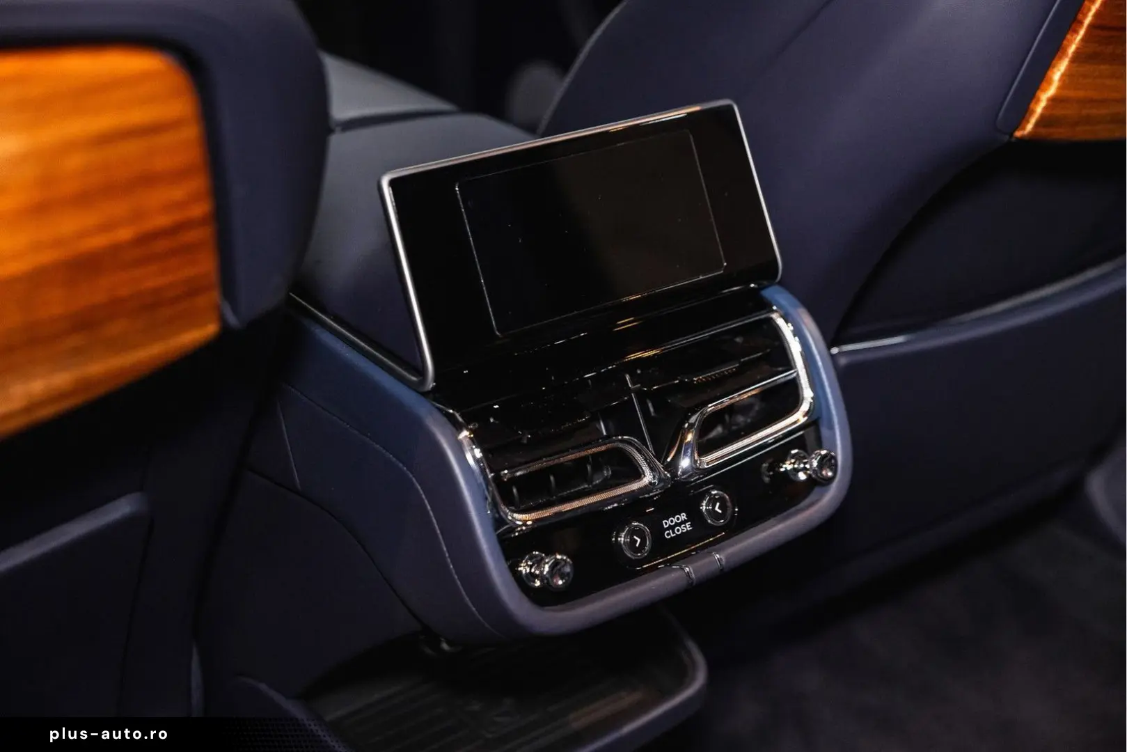 BENTLEY Bentayga EWB Azure V8  Touring Spec Comfort Spec