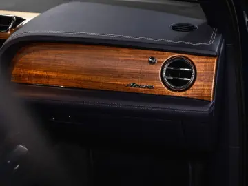 BENTLEY Bentayga EWB Azure V8  Touring Spec Comfort Spec