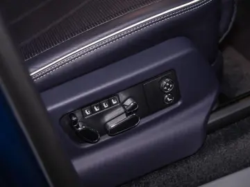 BENTLEY Bentayga EWB Azure V8  Touring Spec Comfort Spec