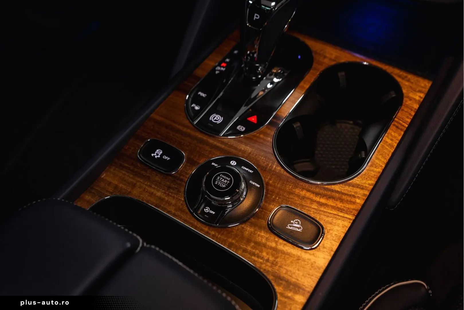 BENTLEY Bentayga EWB Azure V8  Touring Spec Comfort Spec