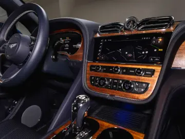 BENTLEY Bentayga EWB Azure V8  Touring Spec Comfort Spec