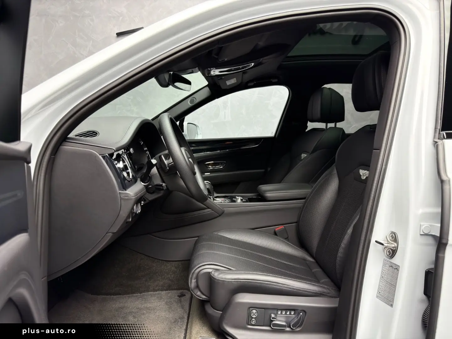 BENTLEY Bentayga V8 EWB BLACKLINE PANO NAIM 22  FULL PPF