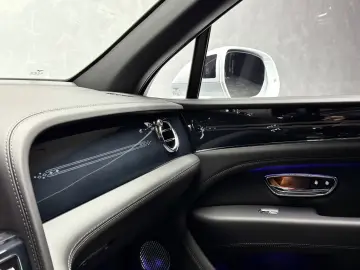 BENTLEY Bentayga V8 EWB BLACKLINE PANO NAIM 22  FULL PPF