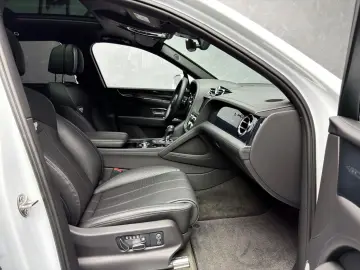BENTLEY Bentayga V8 EWB BLACKLINE PANO NAIM 22  FULL PPF