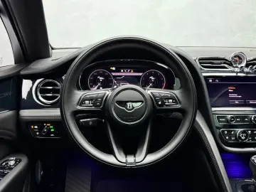 BENTLEY Bentayga V8 EWB BLACKLINE PANO NAIM 22  FULL PPF