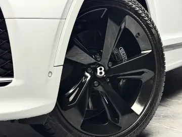 BENTLEY Bentayga V8 EWB BLACKLINE PANO NAIM 22  FULL PPF