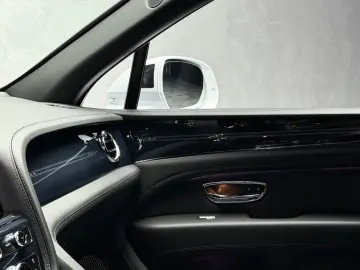 BENTLEY Bentayga V8 EWB BLACKLINE PANO NAIM 22  FULL PPF