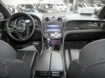 BENTLEY Bentayga V8