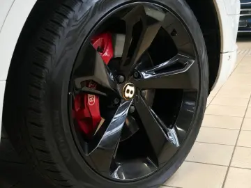 BENTLEY Bentayga V8
