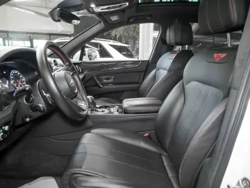 BENTLEY Bentayga V8