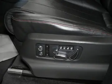BENTLEY Bentayga V8