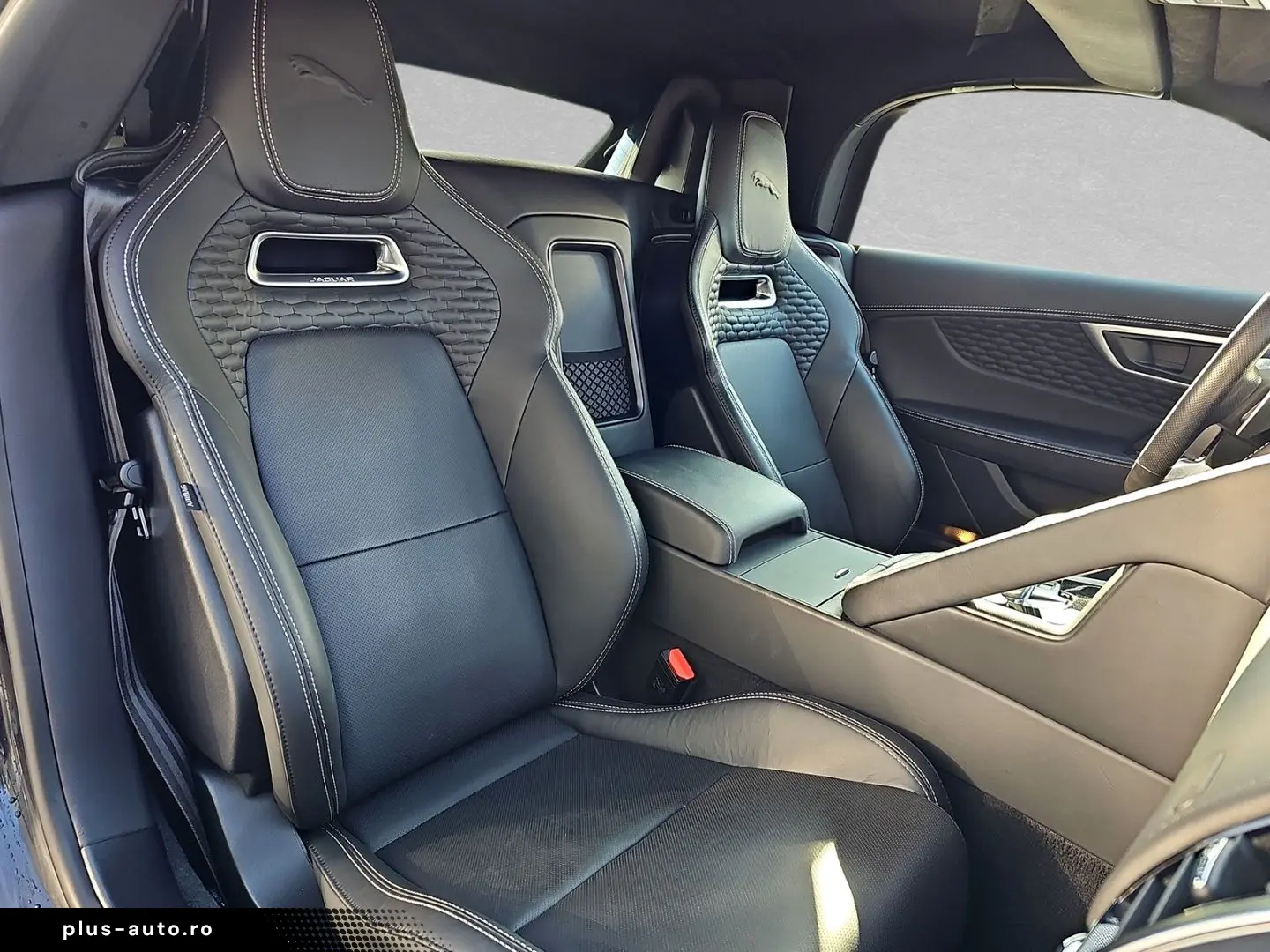 JAGUAR F-Type P300 RWD Automatikgetriebe R-Dynamic Blac