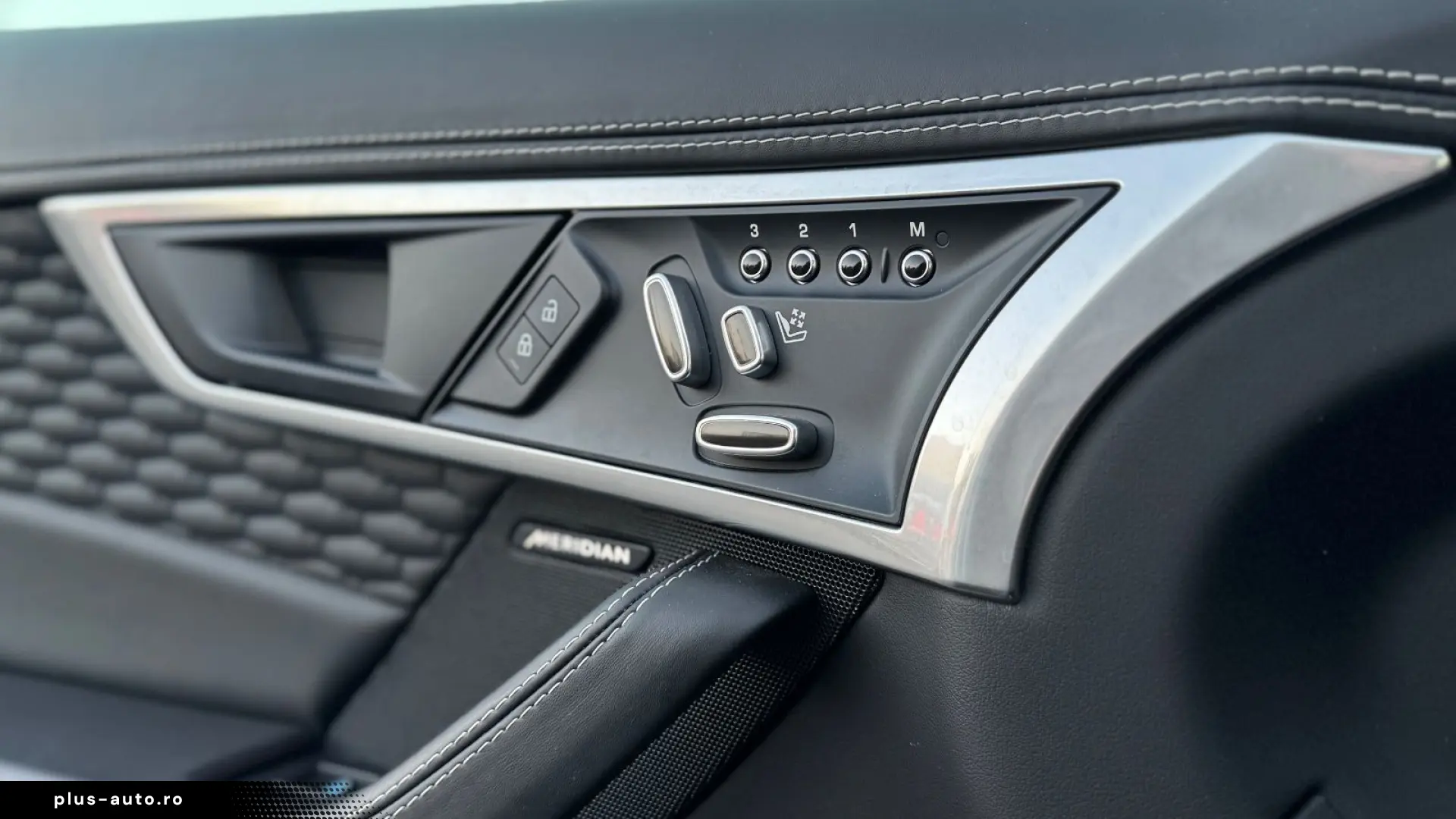 JAGUAR F-Type Coupe R-Dynamic Black   PANO   1.HAND