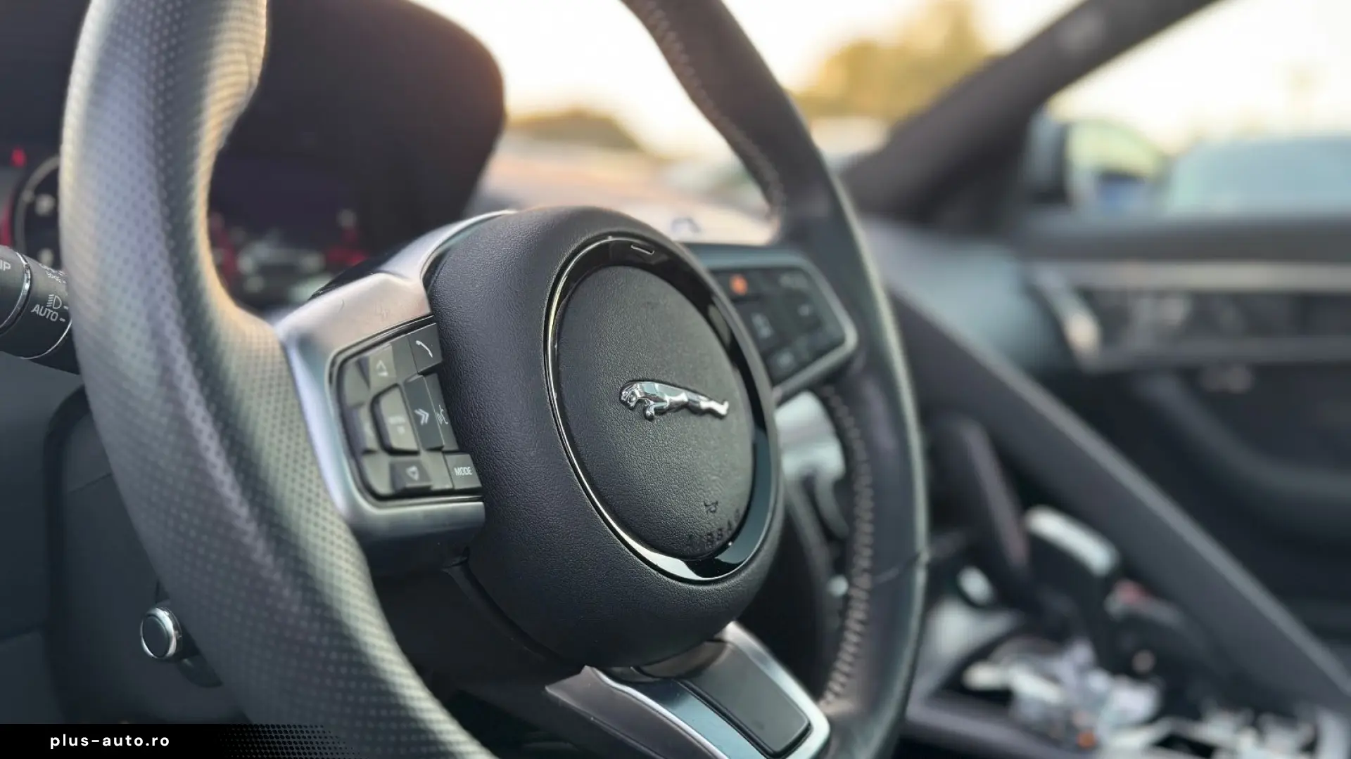 JAGUAR F-Type Coupe R-Dynamic Black   PANO   1.HAND