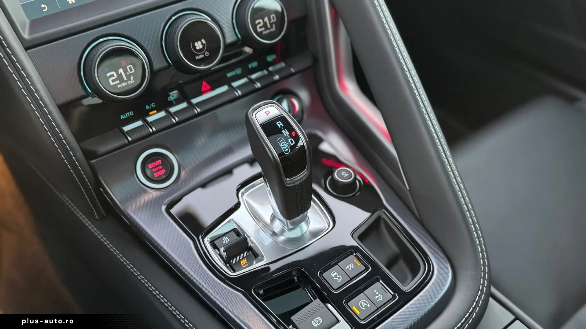 JAGUAR F-Type Coupe R-Dynamic Black   PANO   1.HAND