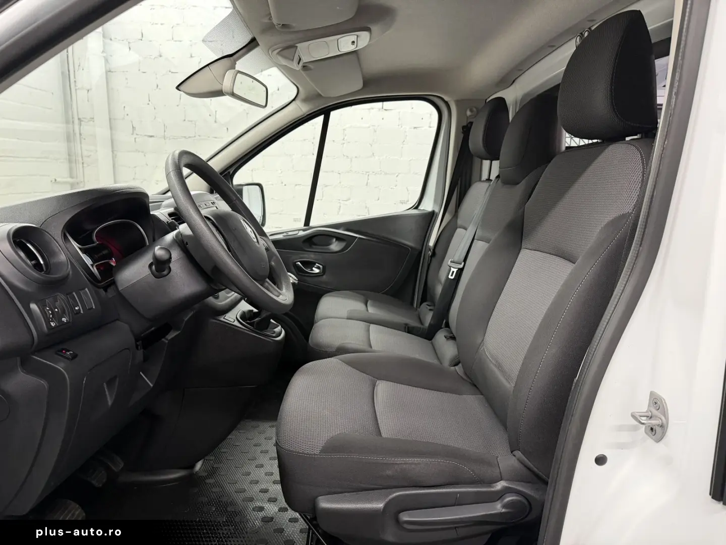 RENAULT Trafic L1H1 3 0t Komfort 1HAND KLIMA RFK DAB