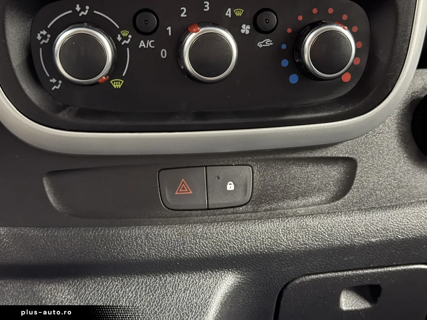 RENAULT Trafic L1H1 3 0t Komfort 1HAND KLIMA RFK DAB