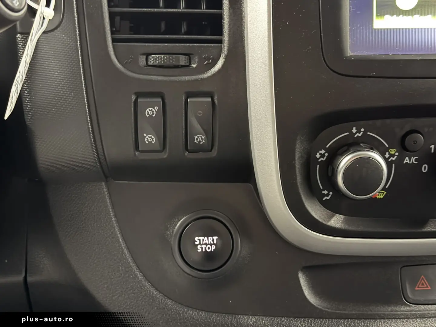 RENAULT Trafic L1H1 3 0t Komfort 1HAND KLIMA RFK DAB