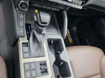 TOYOTA Land Cruiser 2.8 D-4D First Edition Automatik