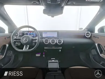 MERCEDES-BENZ CLA 180 d AMG Sport Night Nav LED LEDER