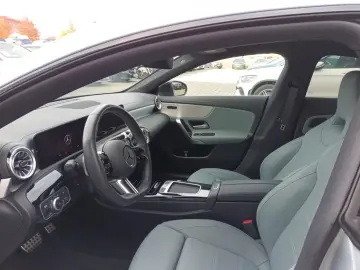 MERCEDES-BENZ CLA 200 d Coupé AMG NIGHT MULTIBEAM
