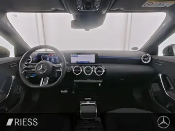 MERCEDES-BENZ CLA 200 d AMG Sport Night LED Pano W-Paket Key