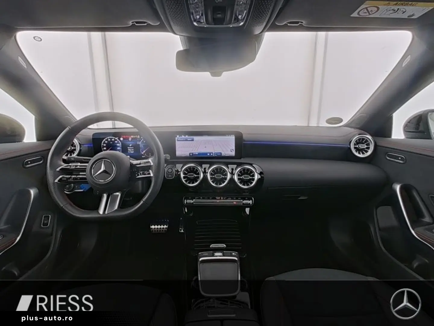 MERCEDES-BENZ CLA 200 d AMG Sport Night LED Pano W-Paket Key