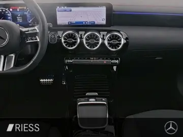 MERCEDES-BENZ CLA 200 d AMG Sport Night LED Pano W-Paket Key