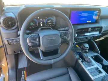 Toyota Land Cruiser 2 8 D-4D 151kW AWD First Edition