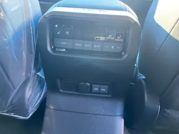 Toyota Land Cruiser 2 8 D-4D 151kW AWD First Edition