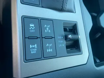 Toyota Land Cruiser 2 8 D-4D 151kW AWD First Edition