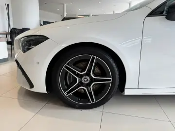 MERCEDES-BENZ CLA 200 d AMG NIGHT DISTRONIC TOP