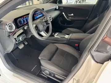 MERCEDES-BENZ CLA 200 d AMG NIGHT DISTRONIC TOP