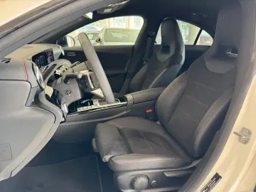 MERCEDES-BENZ CLA 200 d AMG NIGHT DISTRONIC TOP