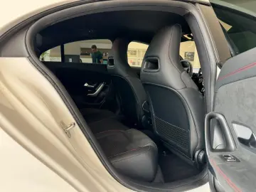 MERCEDES-BENZ CLA 200 d AMG NIGHT DISTRONIC TOP