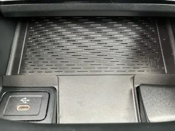 MERCEDES-BENZ CLA 220 d Coupé AMG KEYLESS KAM LED NAVI AMBI