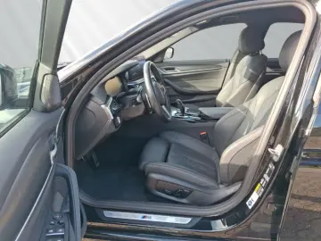 BMW 545 e xDrive Limousine M-Sport H&K AHK LC Prof